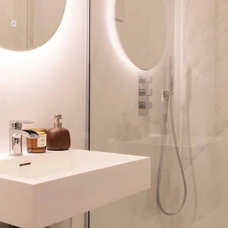 Apartment Maison V L Saint-germain - Luxurious 5br With Ac